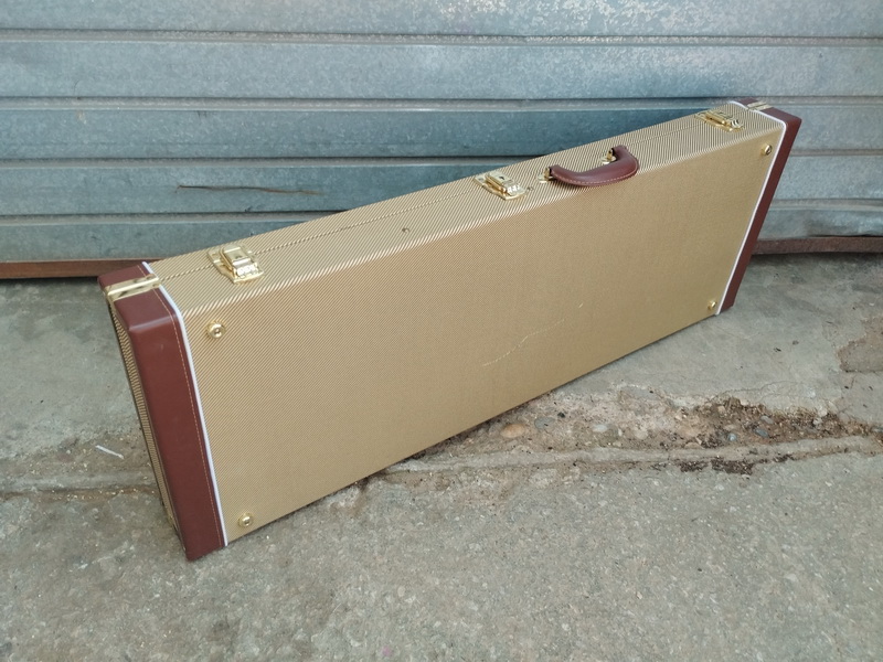 funda guitarra terciopelo rojo 38x105x10.5 1u